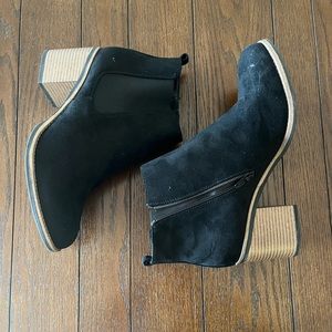 Women’s White Mountain Boots Size 11